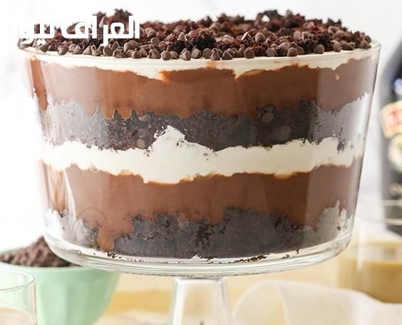 طبقات شوكولا مخمل.. عمل ترايفل الشوكولاتة والكريمة مظهر يسبق الطعم