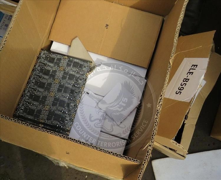 بالتنسيق مع النائب العام.. مكافحة الإرهاب في عدن تحبط شحنة طائرات وأجهزة تجسس كانت في طريقها للحوثي (صور)