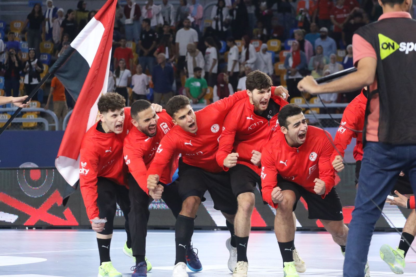 أحفاد الفراعنة يهزمون البحرين ويتأهلون إلى الدور الرئيسي في مونديال اليد تحت 19 عامًا - الخليج الان