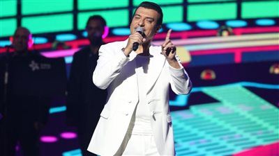 إيهاب توفيق في أقوى حفلات موسم جدة بحضور جماهيري كامل العدد| صور - الخليج الان