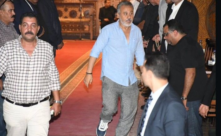 رامز جلال وأشرف زكي وإدوارد.. أبرز حضور عزاء سيد صادق بمسجد الشرطة - الخليج الان