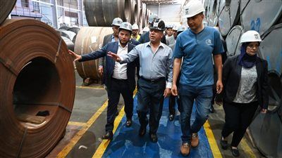 وزير الصناعة والنقل يتفقد 6 مصانع متخصصة في درفلة وجلفنة بمدينة العاشر من رمضان الصناعية بمحافظة الشرقية|تفاصيل - الخليج الان