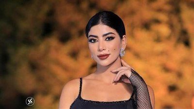 بفستان جرئ.. كارولين عزمي تشارك أحدث ظهور لها من إجازاتها الصيفية - الخليج الان