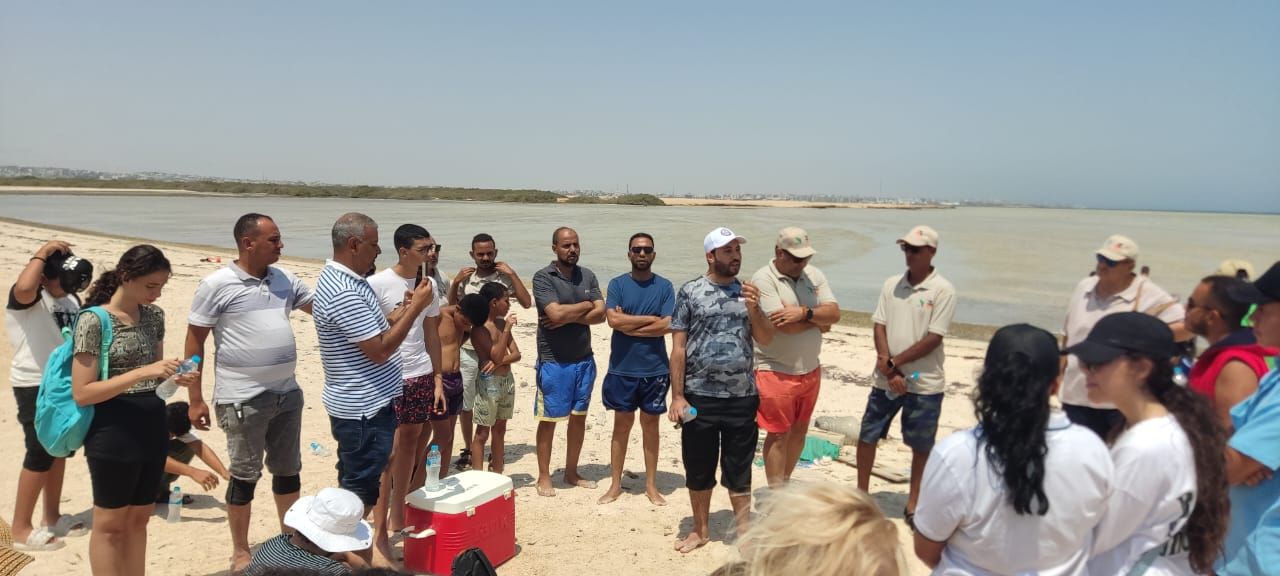 وزارة البيئة تنظم حملة نظافة موسعة بشواطئ جزيرة أبو منقار بالتعاون مع جميعة هيبكا|تفاصيل - الخليج الان