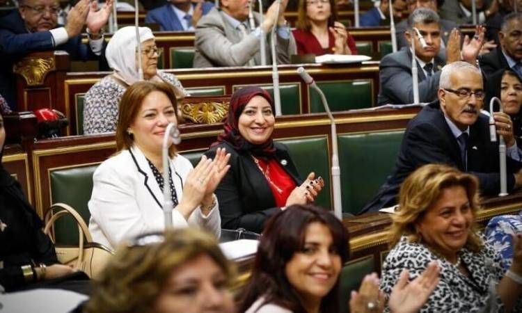 بالأرقام والتواريخ .. مسيرة وجود المرأة المصرية تحت قبة البرلمان - الخليج الان