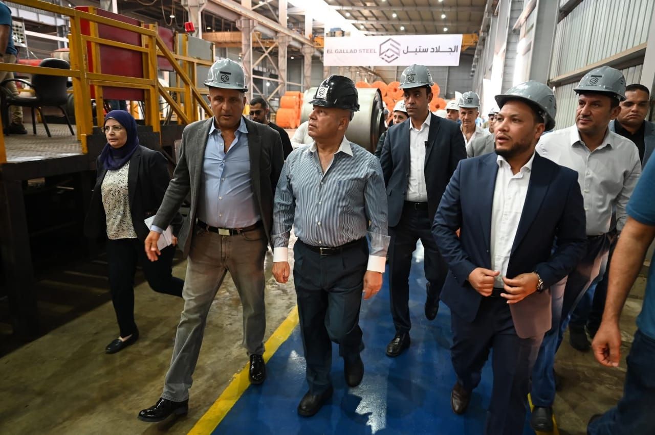 وزير الصناعة والنقل يتفقد 6 مصانع متخصصة في درفلة وجلفنة بمدينة العاشر من رمضان الصناعية بمحافظة الشرقية|تفاصيل - الخليج الان