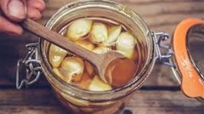 مزيج الثوم والعسل.. وصفة قديمة بقدرات طبية مذهلة - الخليج الان