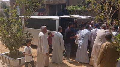 في جنازة عسكرية وشعبية مهيبة.. تشييع جثمان اللواء نجيب عبد السلام قائد الحرس الجمهوري بمسقط رأسه بالفيوم - الخليج الان