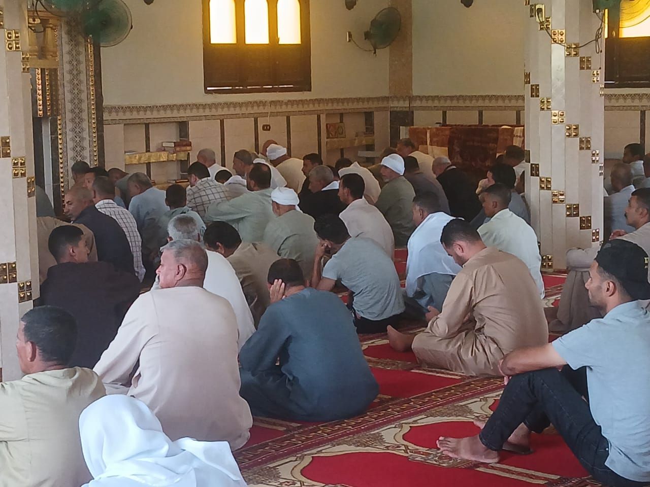 في جنازة عسكرية وشعبية مهيبة.. تشييع جثمان اللواء نجيب عبد السلام قائد الحرس الجمهوري بمسقط رأسه بالفيوم - الخليج الان