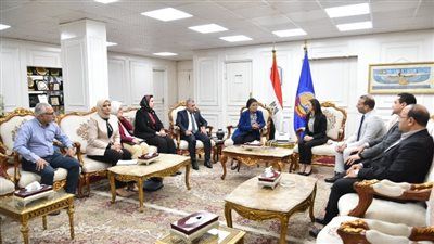 محافظ البحيرة تستقبل نائب وزير الصحة لبحث استراتيجيات خفض معدلات الولادات القيصرية - الخليج الان