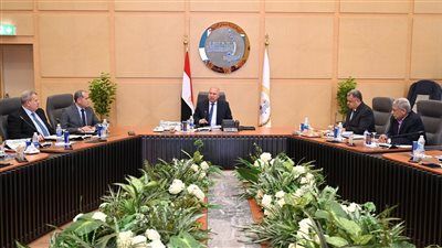 وزير الصناعة والنقل يترأس اجتماع الجمعية العمومية العادية لشركة السكك الحديدية للخدمات المتكاملة وأعمال التأمين والنظافة - الخليج الان