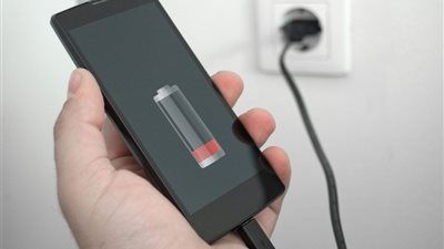 10 عادات سيئة تقوم بها تضر ببطارية هاتفك الذكي | تفاصيل - الخليج الان