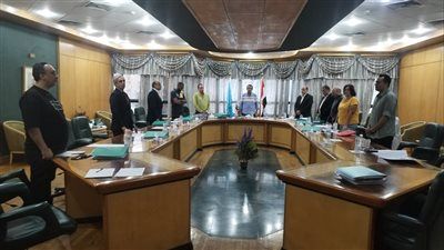 مجلس الصحفيين يفتتح اجتماعه بالوقوف دقيقة حدادًا على أرواح شهداء الصحافة الفلسطينية ويمنحهم جائزة حرية الصحافة لعام 2025 - الخليج الان