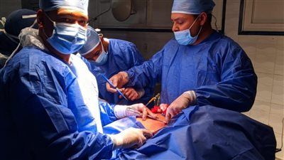 نجاح جراحة نادرة لإنقاذ سبعينية من انسداد القولون الكاذب بمستشفى قنا العام - الخليج الان