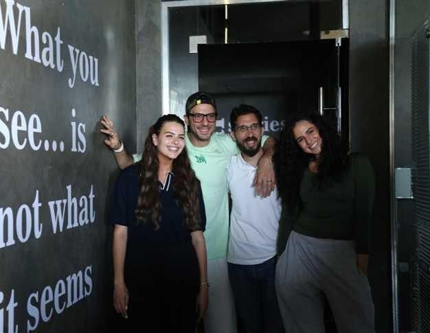 قصة وأبطال القصة الثانية من مسلسل ما تراه ليس كما يبدو «بتوقيت 2028» - الخليج الان