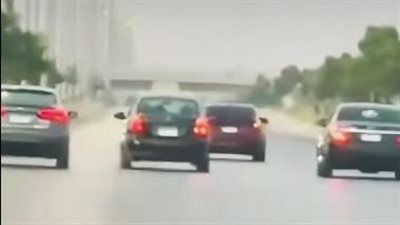 نظرات مرعبة ومطاردة تنتهي بكارثة.. جهات التحقيق تستمع لـ أقوال إحدى المصابات في واقعة طريق الواحات - الخليج الان