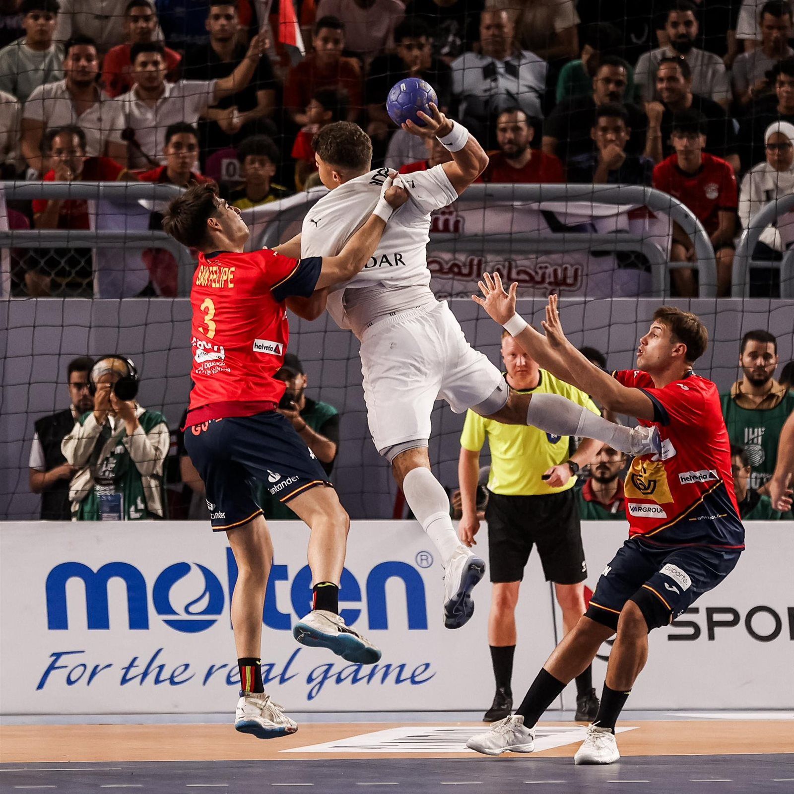 منتخب مصر يتقدم على إسبانيا في (13/15) الشوط الأول بربع نهائي مونديال اليد - الخليج الان