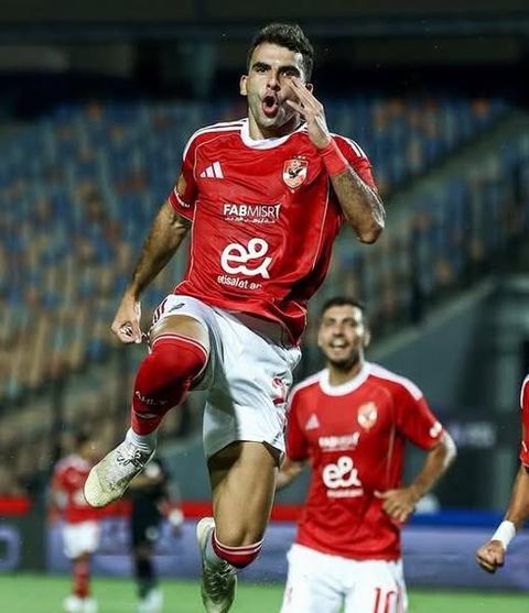 في ليلة ثنائية أحمد سيد زيزو وطرد محمد هاني: الأهلي يكتسح فاركو برباعية في الدوري المصري الممتاز - الخليج الان