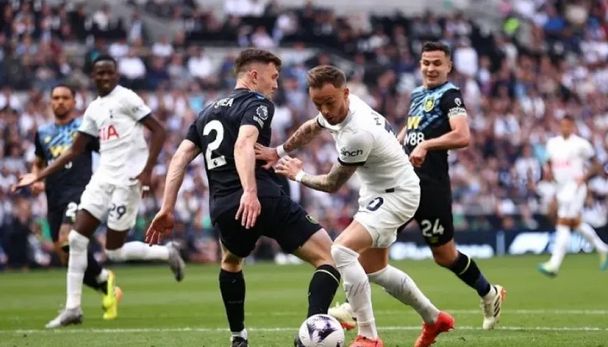 التشكيل الرسمي لمباراة توتنهام هوتسبير وبيرنلي في الدوري الإنجليزي الممتاز - الخليج الان