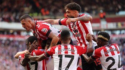 الدوري الإنجليزي الممتاز: سندرلاند يقسو على وست هام يونايتد بثلاثية نظيفة.. وتعادل أستون فيلا وفولهام ضد نيوكاسل يونايتد وبرايتون.. وكونسا يسجل أول حالة طرد في الموسم - الخليج الان