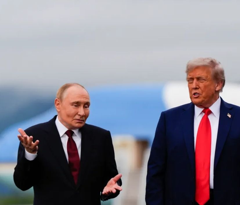 «خلف الكواليس».. ماذا قال ترامب لبوتين خلال لقاءه على السجادة الحمراء؟ - الخليج الان