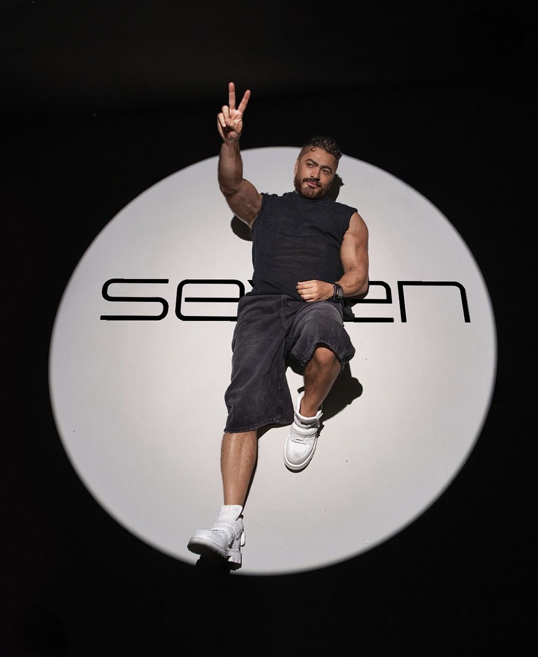 تامر حسني يطلق براند ملابس خاص به.. تعرف على متوسط أسعاره - الخليج الان