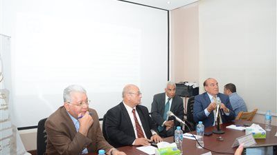 في ندوة فكرية.. اللواء سمير فرج: "الرئيس السيسي يقبض على جمرة نار.. وموقفه من فلسطين بطولة - الخليج الان