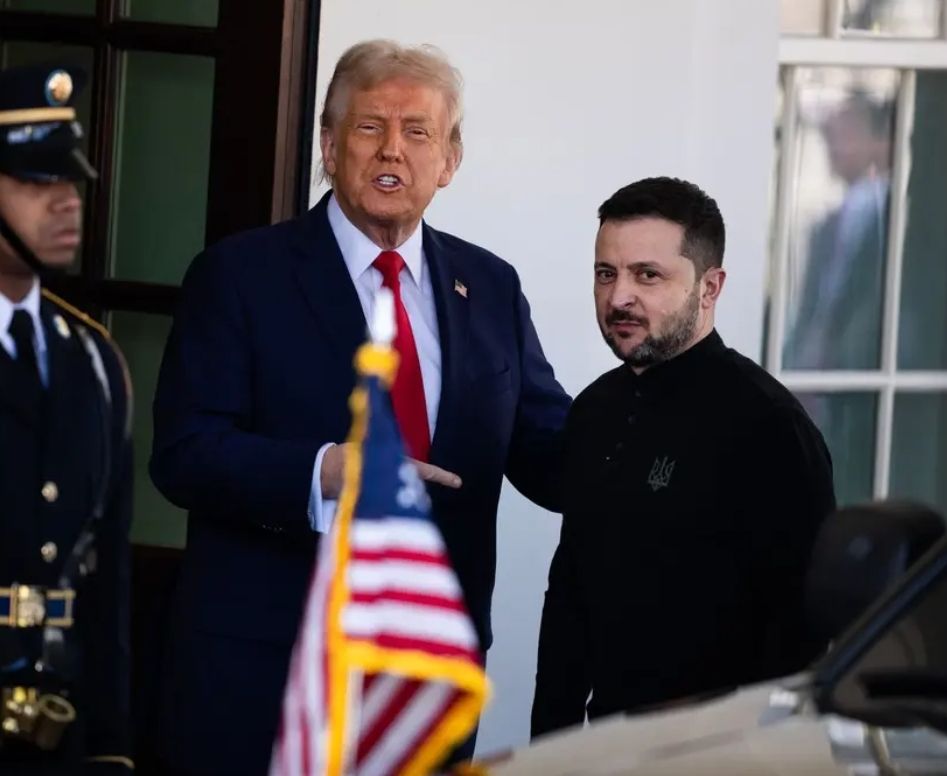 «بين الترحيب بسيد الكرملين وتوبيخ زيلينسكي».. قراءة تحليلة حول لقاء ترامب مع نظيره بوتين - الخليج الان