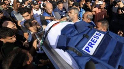 خبير استراتيجي يكشف سبب منع إسرائيل دخول المراسلين الأجانب - الخليج الان