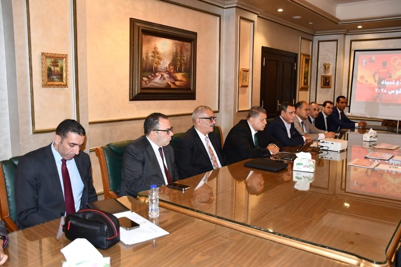 وزير الرياضة ورئيس الأولمبية يستعرضان خطط الاستعدادات لأولمبياد لوس أنجلوس - الخليج الان