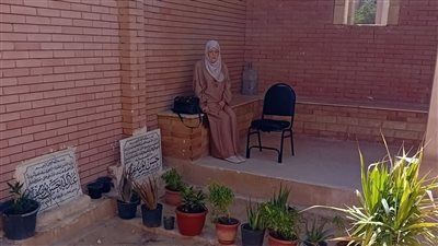 في زيارة أحبابي.. شمس البارودي تشارك صورتها من أمام مقبرة نجلها وزوجها حسن يوسف - الخليج الان