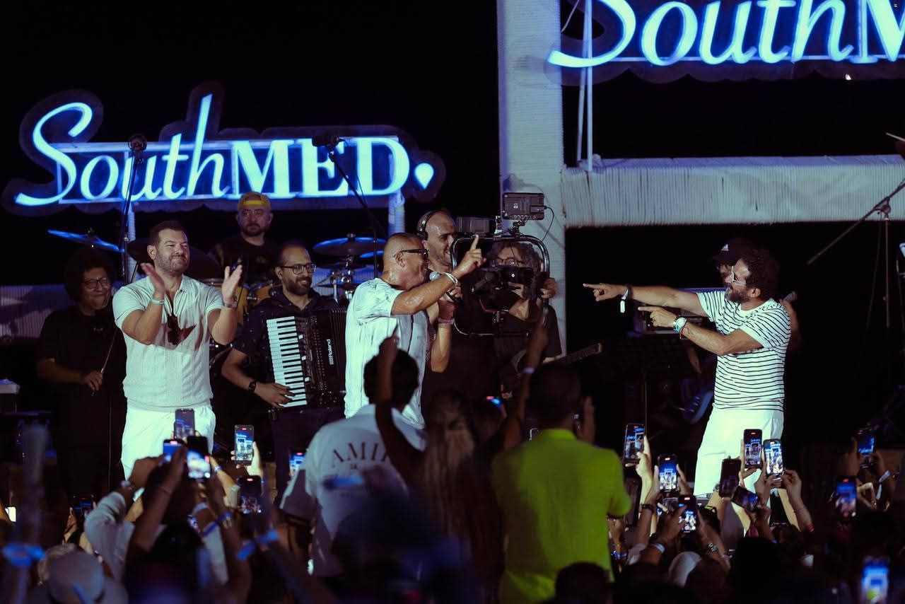 عمرو يوسف عن رقصه مع عمرو دياب على المسرح: نجم كبير واحنا من جمهوره - الخليج الان