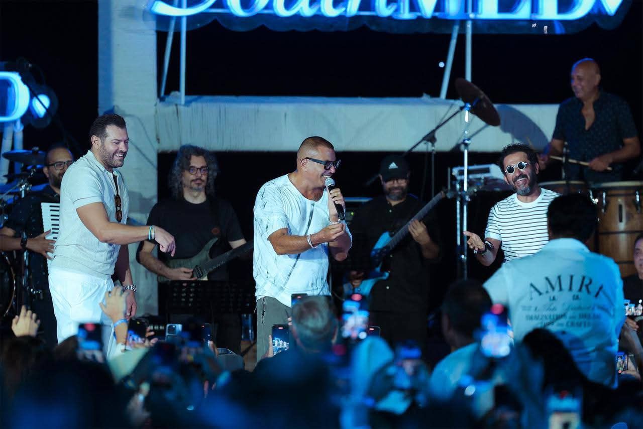 عمرو يوسف عن رقصه مع عمرو دياب على المسرح: نجم كبير واحنا من جمهوره - الخليج الان