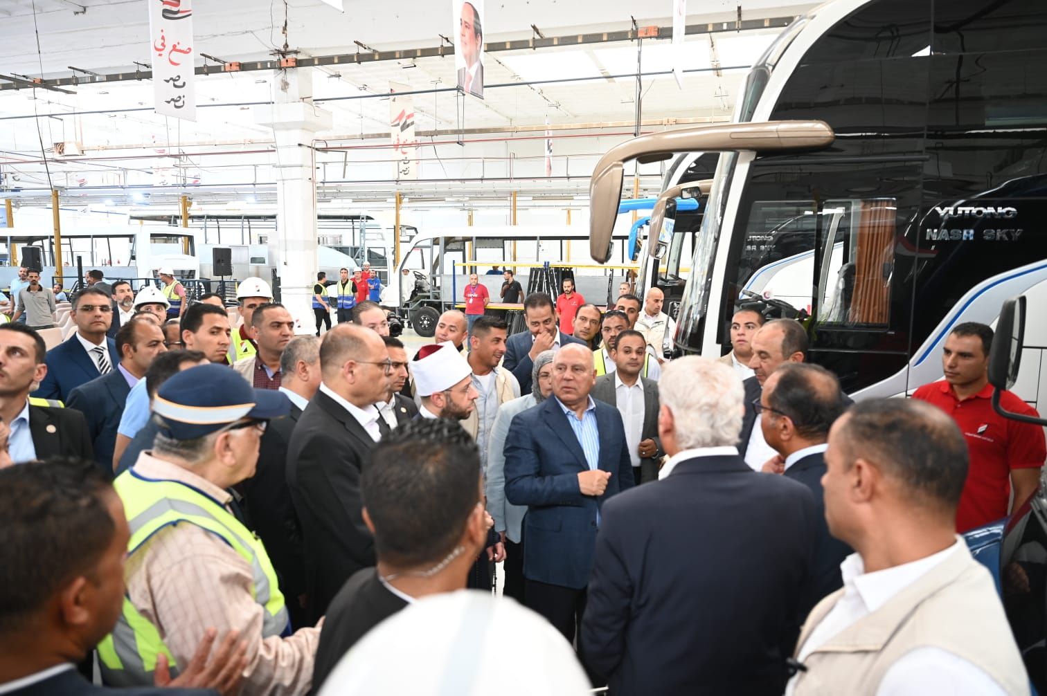 نائب رئيس مجلس الوزراء ووزراء الحكومة يتفقدون شركة النصر للسيارات ويؤكدون دعم الدولة لإحياء القلاع الصناعية الكبري - الخليج الان