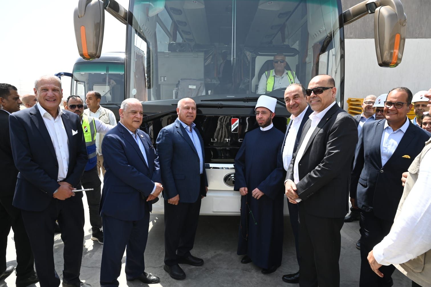 نائب رئيس مجلس الوزراء ووزراء الحكومة يتفقدون شركة النصر للسيارات ويؤكدون دعم الدولة لإحياء القلاع الصناعية الكبري - الخليج الان