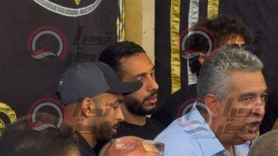 وصول أفشة وتريزيجيه ومحمد هاني وكريم فؤاد لتقديم واجب العزاء في والد الشناوي - الخليج الان