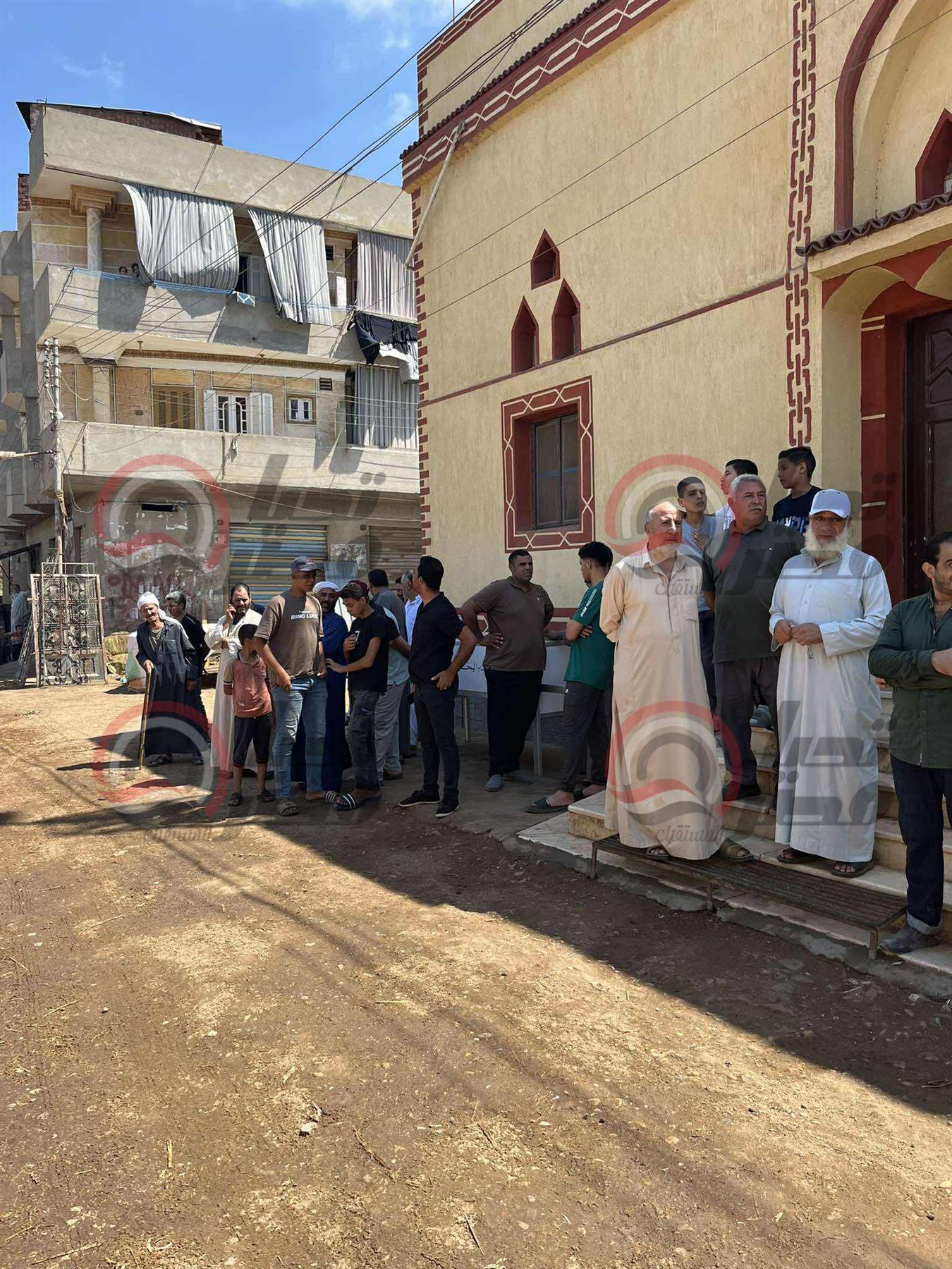 وصول جثمان والد محمد الشناوي إلي مسقط رأسة بـ كفر الشيخ.. صور - الخليج الان