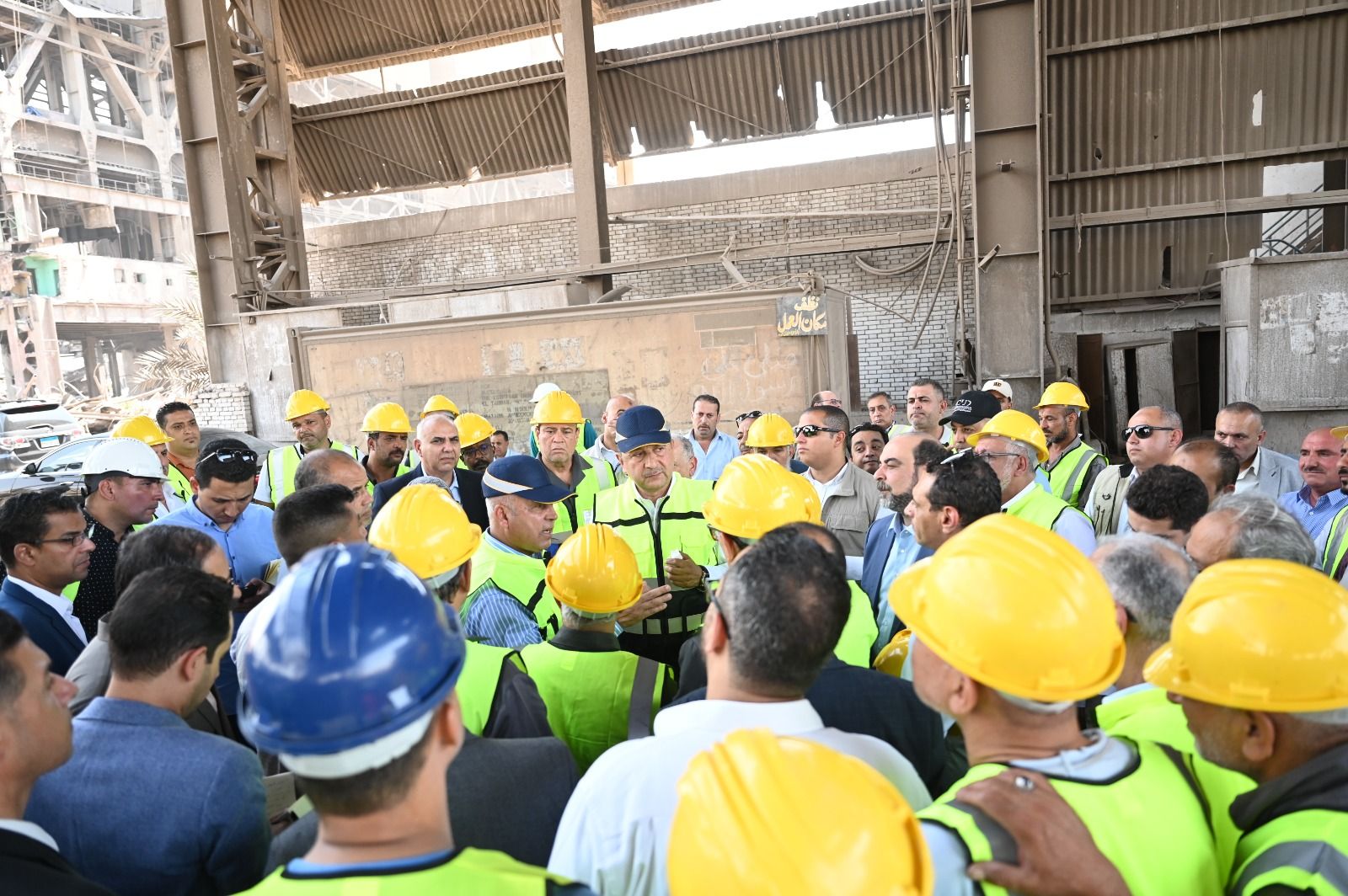 نائب رئيس مجلس الوزراء ووزراء الحكومة يتفقدون شركة النصر للسيارات ويؤكدون دعم الدولة لإحياء القلاع الصناعية الكبري - الخليج الان