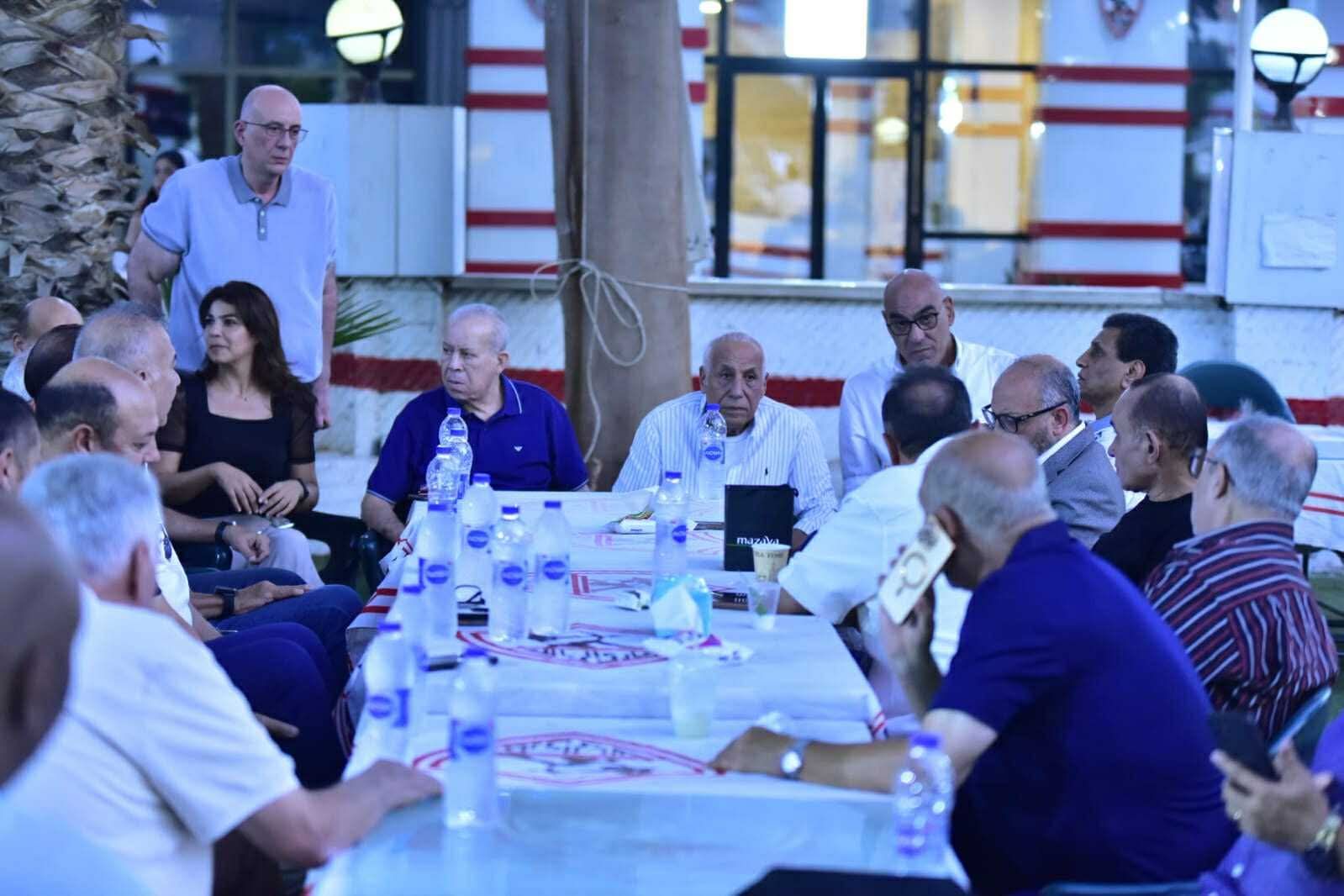 رموز الزمالك يناشدون الدولة المصرية لإعادة النظر في قرار سحب أرض أكتوبر - الخليج الان