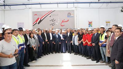 نائب رئيس مجلس الوزراء ووزراء الحكومة يتفقدون شركة النصر للسيارات ويؤكدون دعم الدولة لإحياء القلاع الصناعية الكبري - الخليج الان