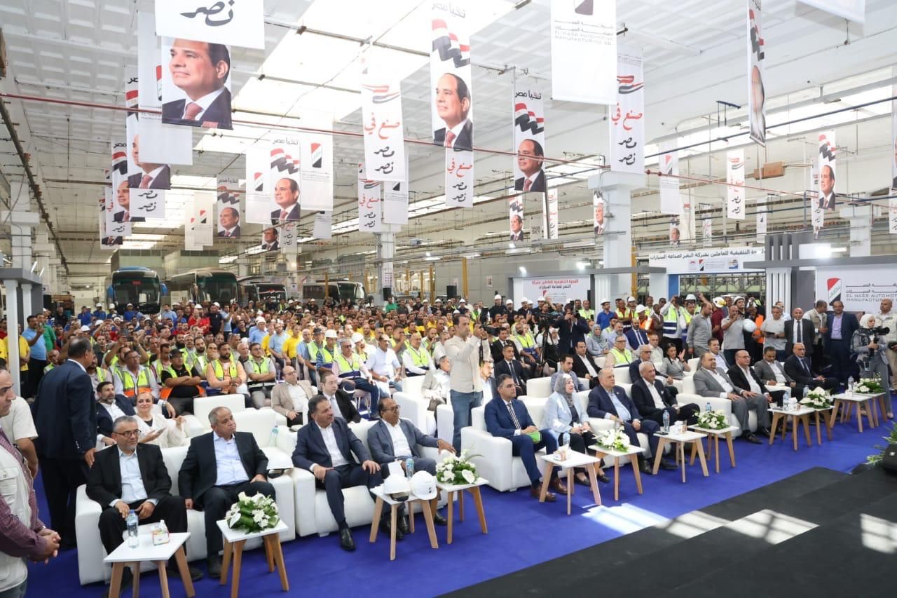 نائب رئيس مجلس الوزراء ووزراء الحكومة يتفقدون شركة النصر للسيارات ويؤكدون دعم الدولة لإحياء القلاع الصناعية الكبري - الخليج الان