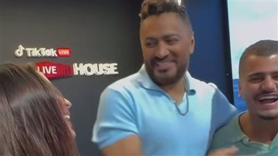 تامر حسني يشهد على عرض زواج.. ويعلق: هشتغل مأذون لو بطلت أغني - الخليج الان