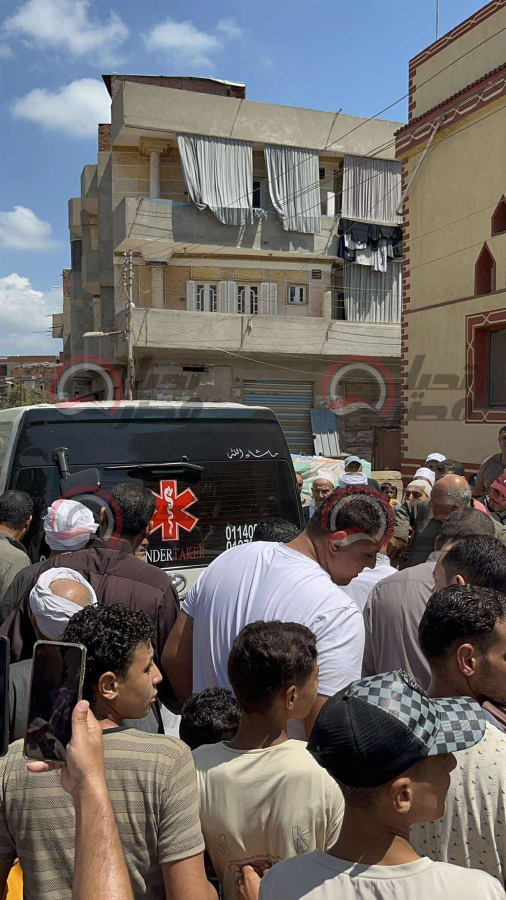 وصول جثمان والد محمد الشناوي إلي مسقط رأسة بـ كفر الشيخ.. صور - الخليج الان