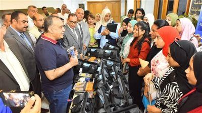 استلموا أدوات العمل.. محافظ أسيوط يدعم أول تجربة لتدريب الفتيات على السباكة - الخليج الان