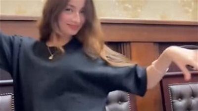 اعتذرت عنه النقابة.. القصة الكاملة لـ فيديو الرقص داخل إحدى قاعات المحاكم - الخليج الان