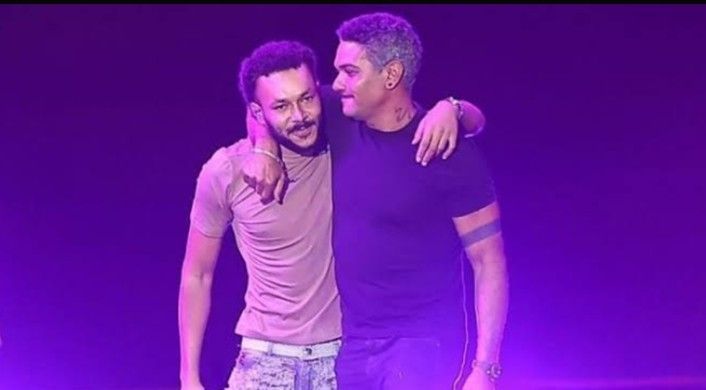 حلق وتاتو على المسرح.. آسر ياسين يثير الجدل بعد ظهوره في حفل ويجز بالعلمين - الخليج الان