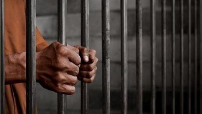 سنة وراء القضبان و2,000 جنيه مقابل احتجاز شخص بلا وجه حق! عندما يصبح الحبس قانونيا - الخليج الان