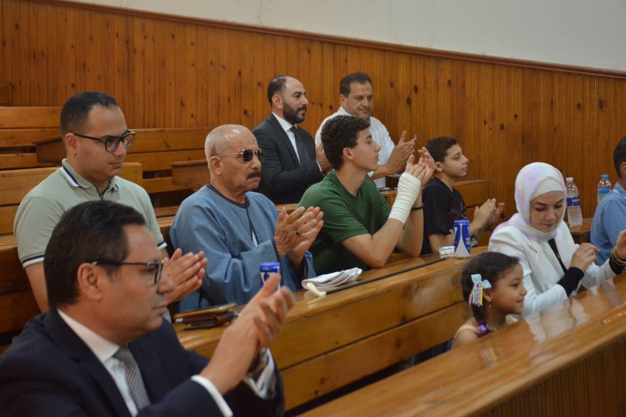 بتقدير "امتياز".. رسالة ماجستير للصحفي محمد المنسي توصي بمنصة إلكترونية لمشروعات القوانين وقياس أثرها التشريعي - الخليج الان