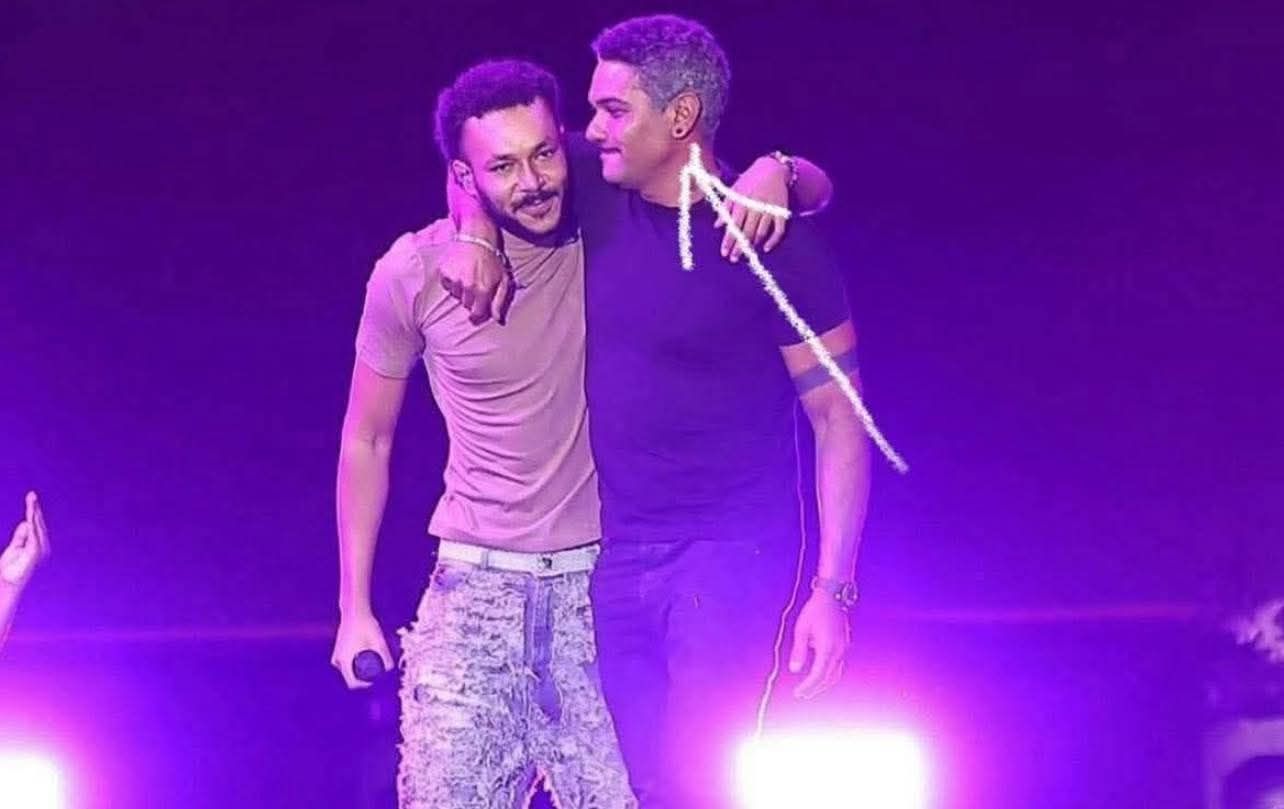 حلق وتاتو على المسرح.. آسر ياسين يثير الجدل بعد ظهوره في حفل ويجز بالعلمين - الخليج الان