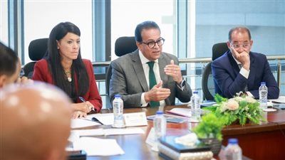 وزير الصحة يبحث خطط شركة «أكدبما» للتوسع في الصناعات الدوائية وفتح أسواق جديدة للتصدير - الخليج الان